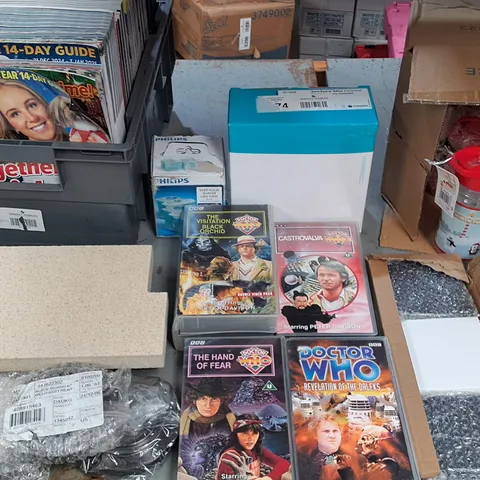 LOT OF ASSORTED HOUSEHOLD ITEMS TO INCLUDE DOCTOR WHO VIDEOS, CHRISTMAS BOTTLES, BLADE GUARDS, SLATE COASTERS AND PAPER ROLL