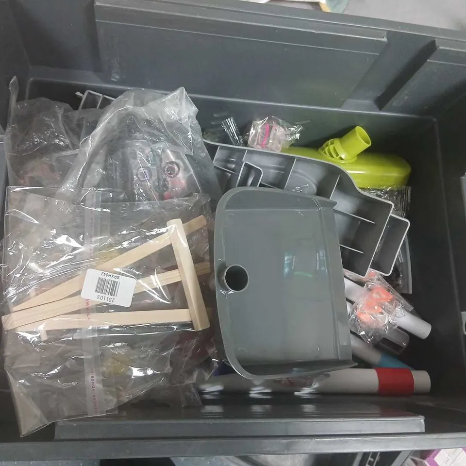 ASSORTED CHILDREN’S TOYS AND BOXED GAMES LOT – INCLUDES FUNNY TOILET GAME, IDEA PACK, CAUTION SIGN & LOOSE PARTS