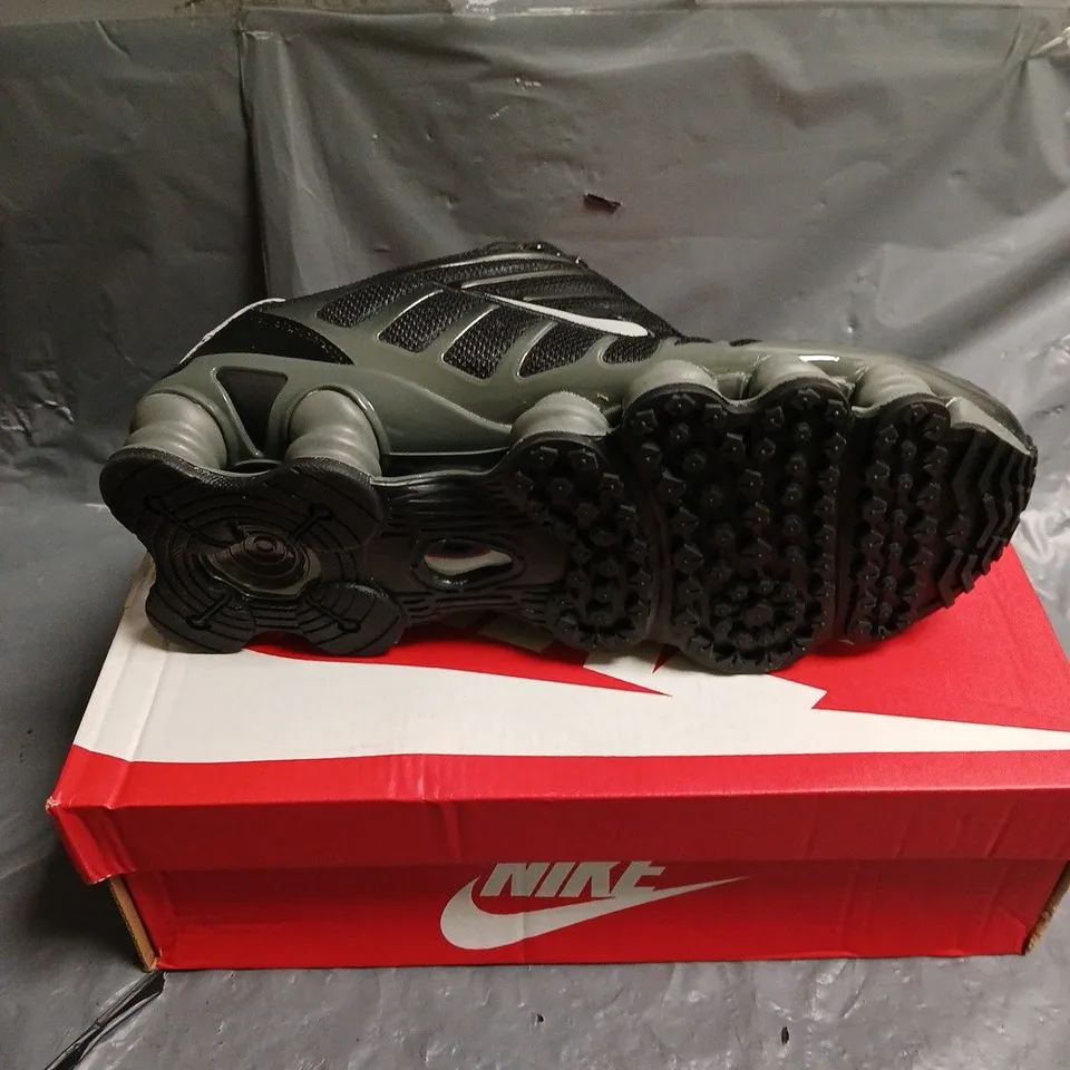 BOXED PAIR OF NIKE SHOX TL TRAINERS IN BLACK - 9