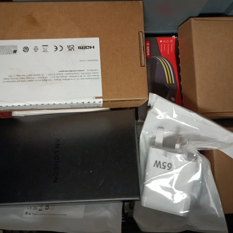 APPROXIMATELY 15 ASSORTED HOUSEHOLD ITEMS TO INCLUDE LOGITECH M185 MOUSE, T20-C POCKET GRIP TRIPOD, ETC