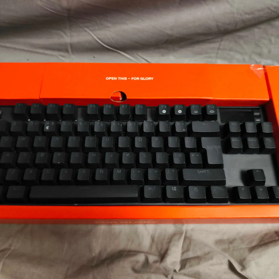 STEELSERIES APEX PRO TKL WIRELESS KEYBOARD