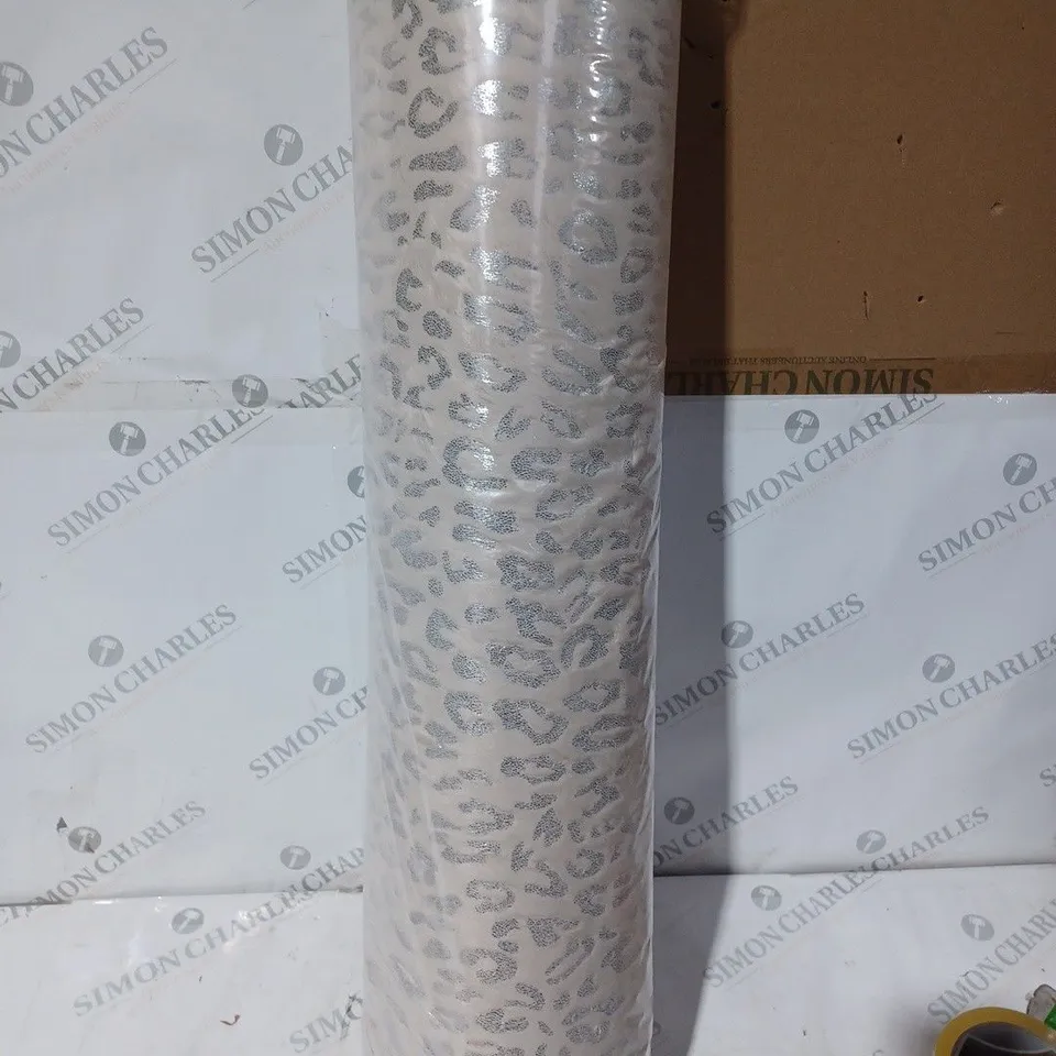 BOXED OFF WHITE LEOPRAD PRINT RUG 