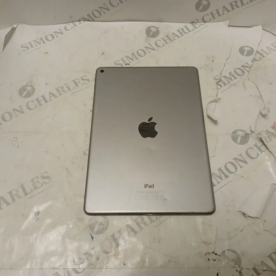 APPLE IPAD IN SILVER MODEL A1566