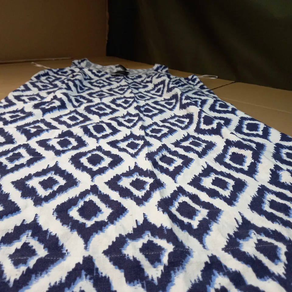 M&S WHITE/BLUE PATTERN LINEN BLEND SLEEVELESS DRESS - SIZE 14