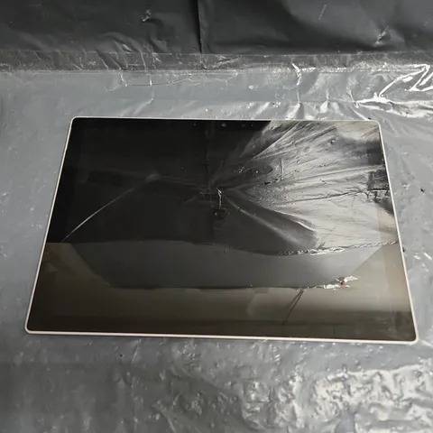 MICROSOFT SURFACE PRO 7 TABLET – SILVER (DAMAGED SCREEN)