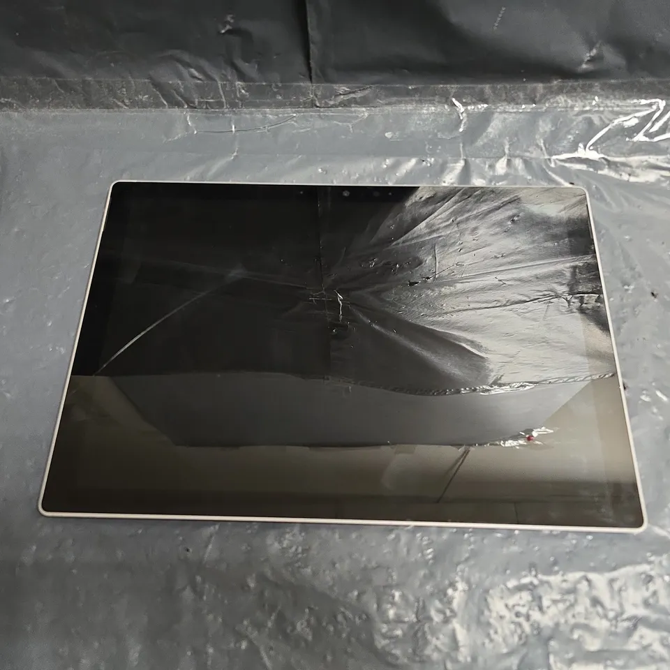 MICROSOFT SURFACE PRO 7 TABLET – SILVER (DAMAGED SCREEN)