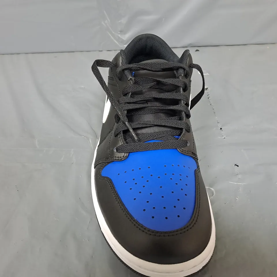 PAIR OF NIKE AIR JORDAN TRAINERS IN BLACK/NAVY - UK 10.5