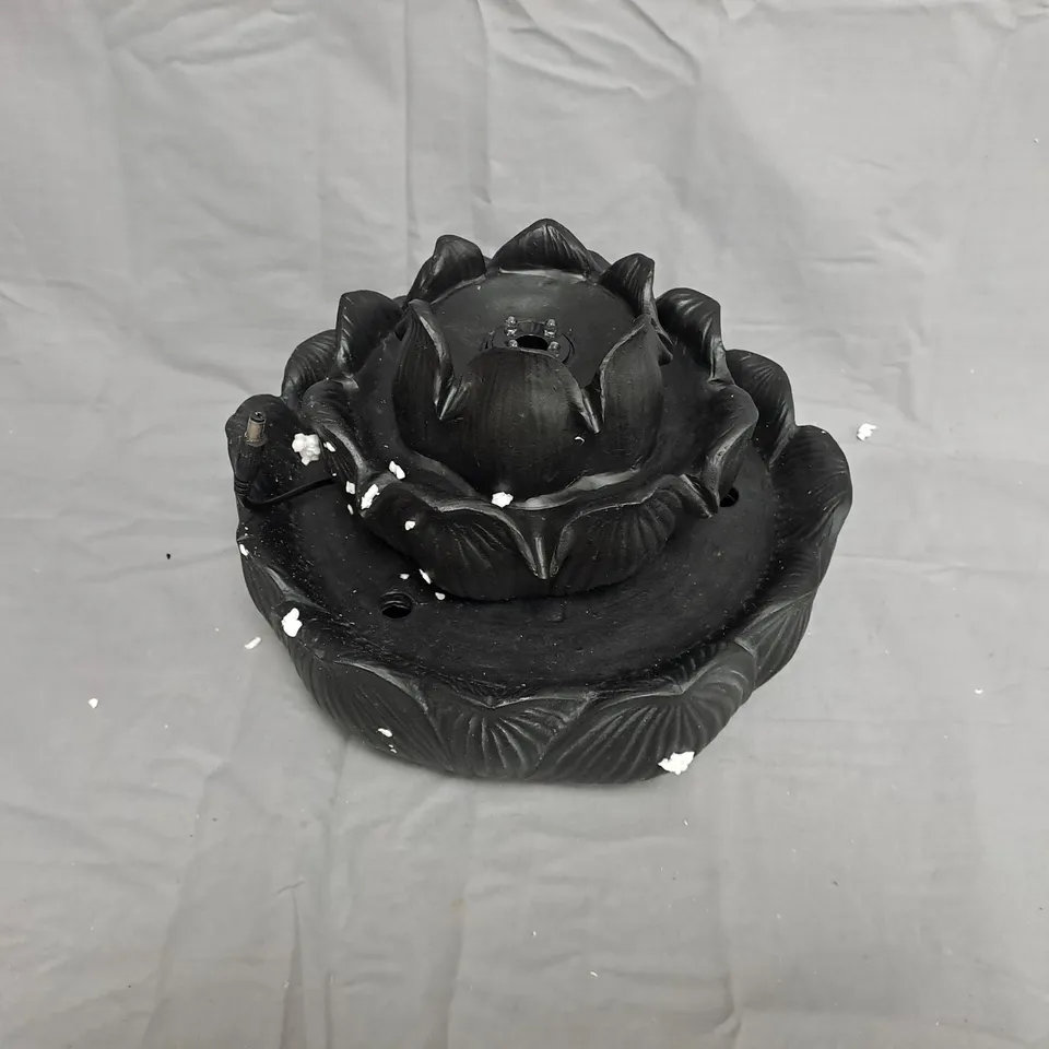 LOTUS FLOWER INDOOR WATER FEATURE – BLACK (JM BY JULIEN MACDONALD)