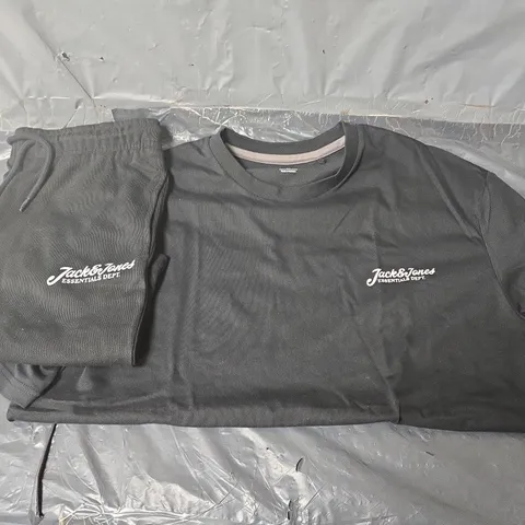 JACK AND JONES ESSENTIAL DEPT SHORTS AND TEE XL SET 