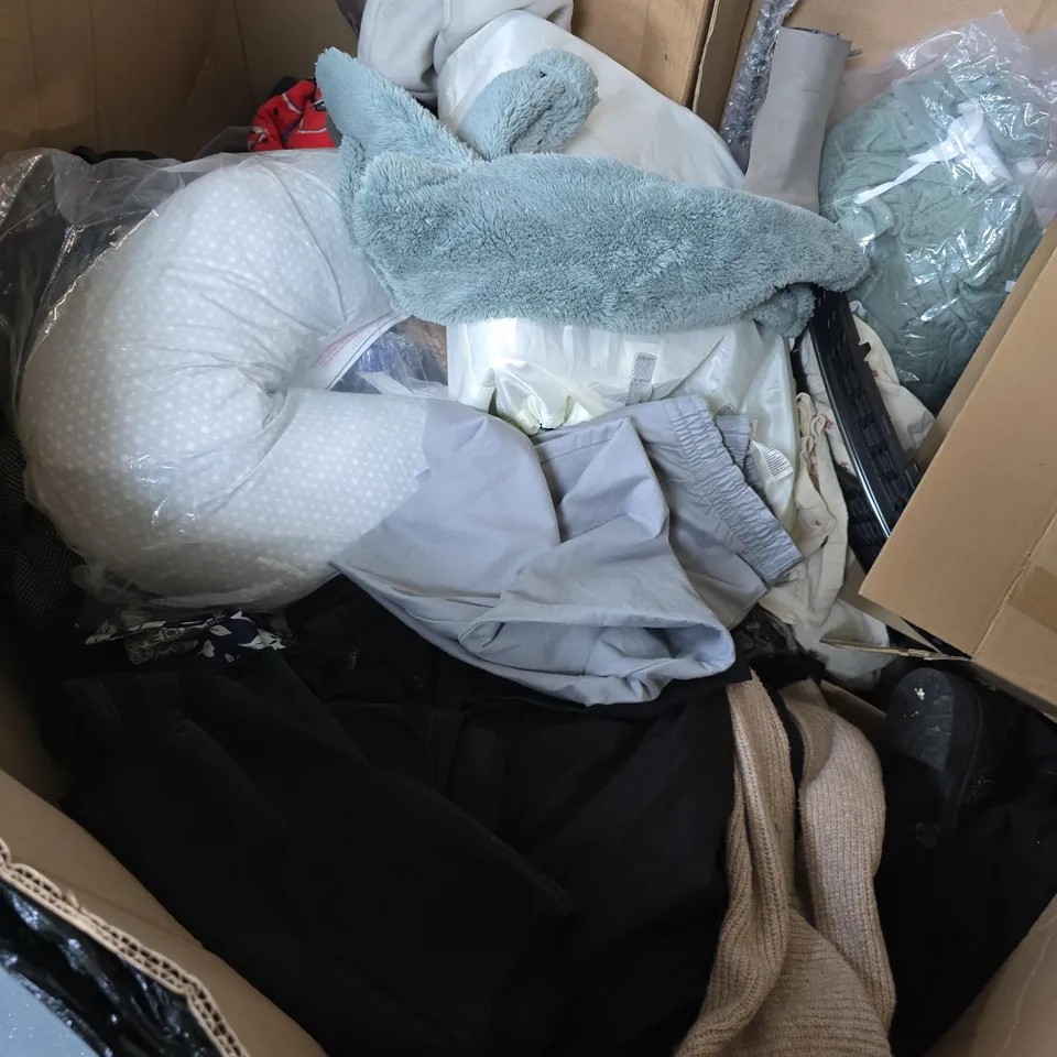 PALLET CONTAINING A LARGE MIX OF ITEMS INCLUDING CLOTHING, PILLOWS, SHOES ETC. 