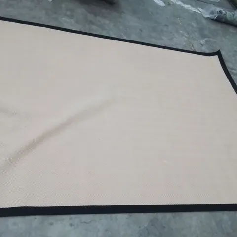 QUALITY DESIGNER AREA RUG - APPROXIMATELY 289x199cm