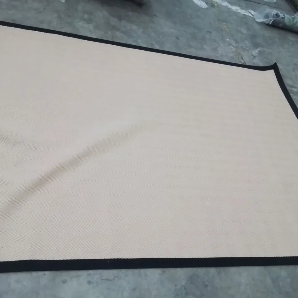 QUALITY DESIGNER AREA RUG - APPROXIMATELY 289x199cm