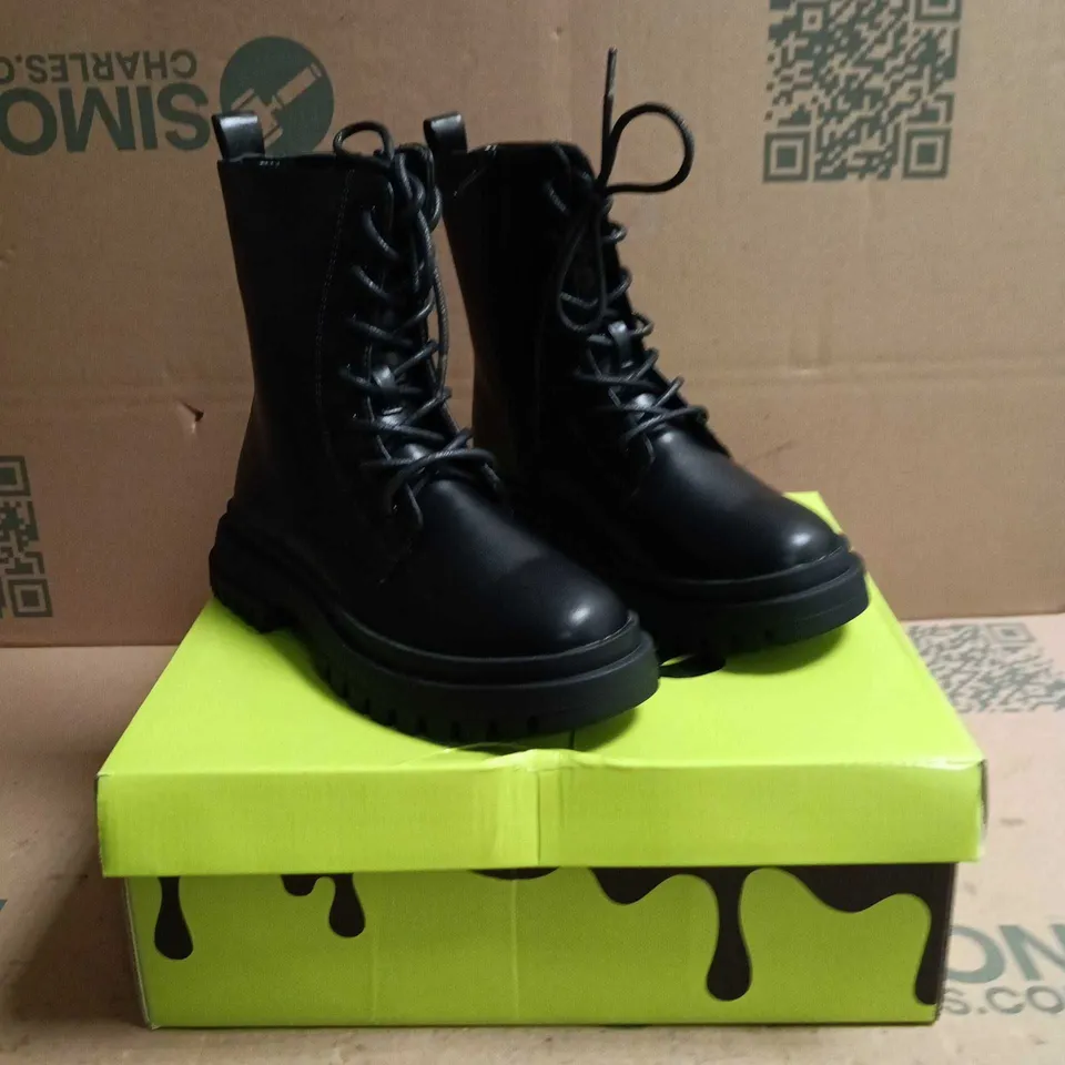 KOI KIDZ MAGIC DREAMERS LACE UP BOOTS BLACK SIZE 12