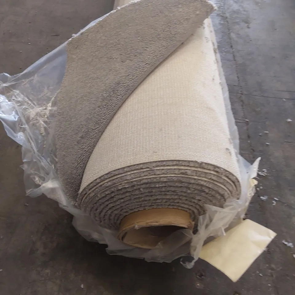 ROLL OF QUALITY EC HEARTLAND STANKLYN CARPET // APPROX SIZE: 4 X 6.8m