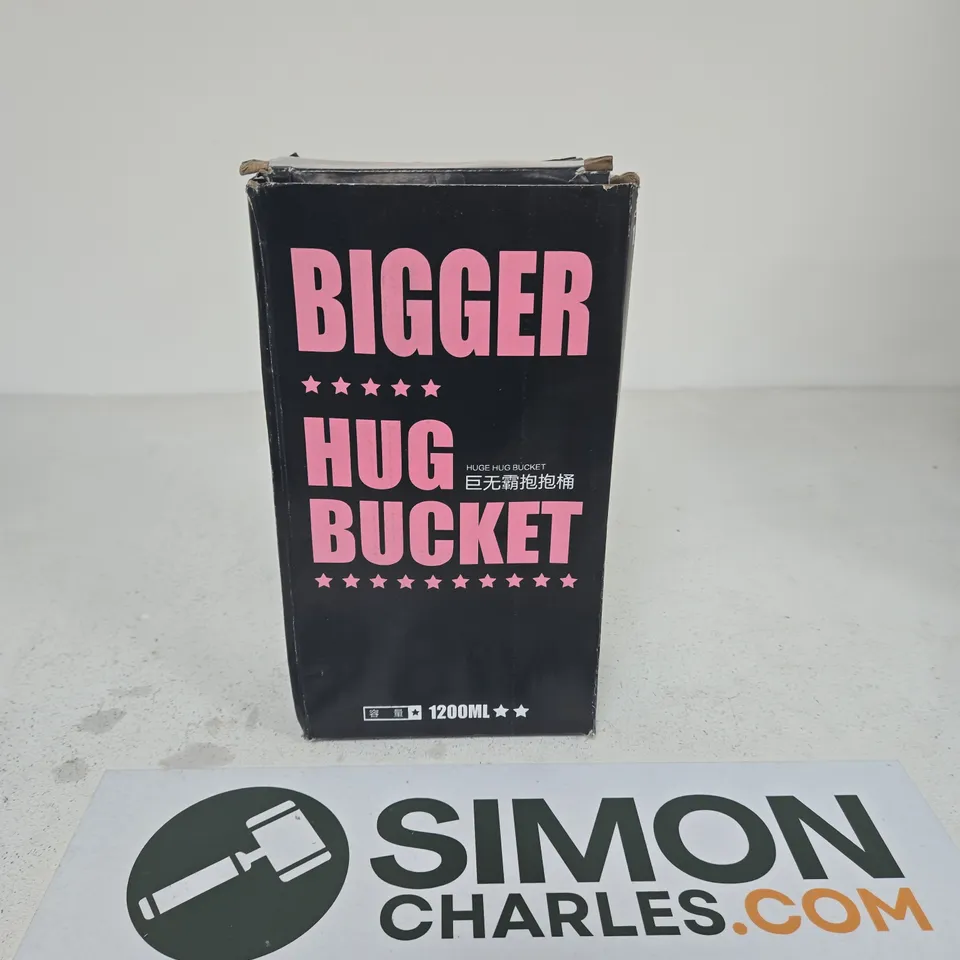 BIGGER HUG BUCKET 1200ML TRAVEL MUG – BLACK WITH PINK LID & HANDLE