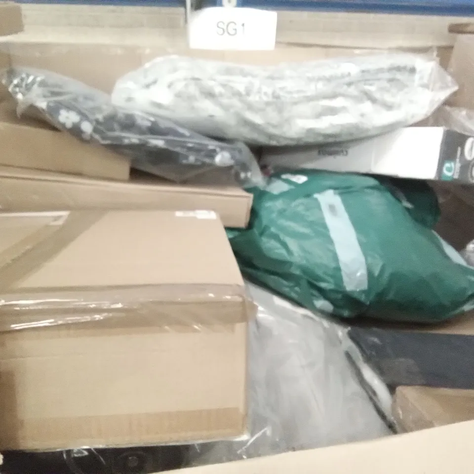 PALLET OF ASSORTED ITEMS INCLUDING CROYDEX TOILET SEAT, HEATED THROW, CUSIMAX DOUBLE INFRARED COOKTOP, SILVER SWEEP WALL CLOCK, ROUND SIDE TABLE WITH TRAY