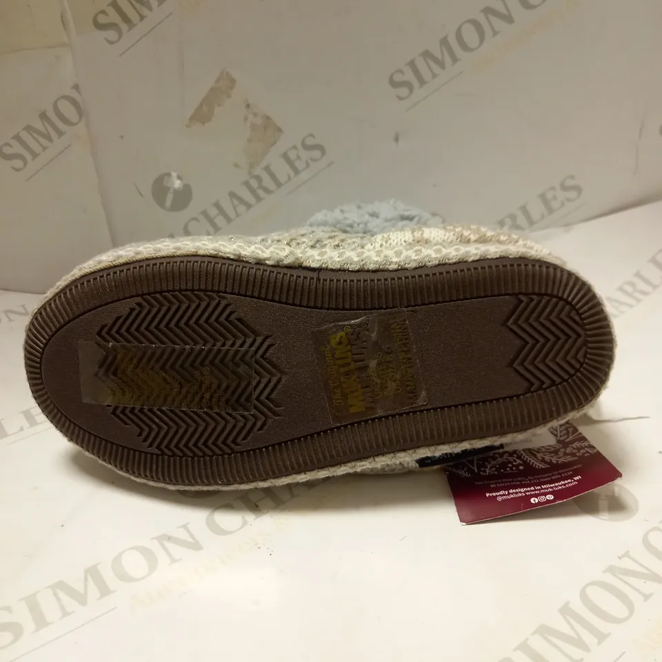 MUK LUKS MAGDALANA IVORY SNOWFLAKE SLIPPERS - SIZE 4