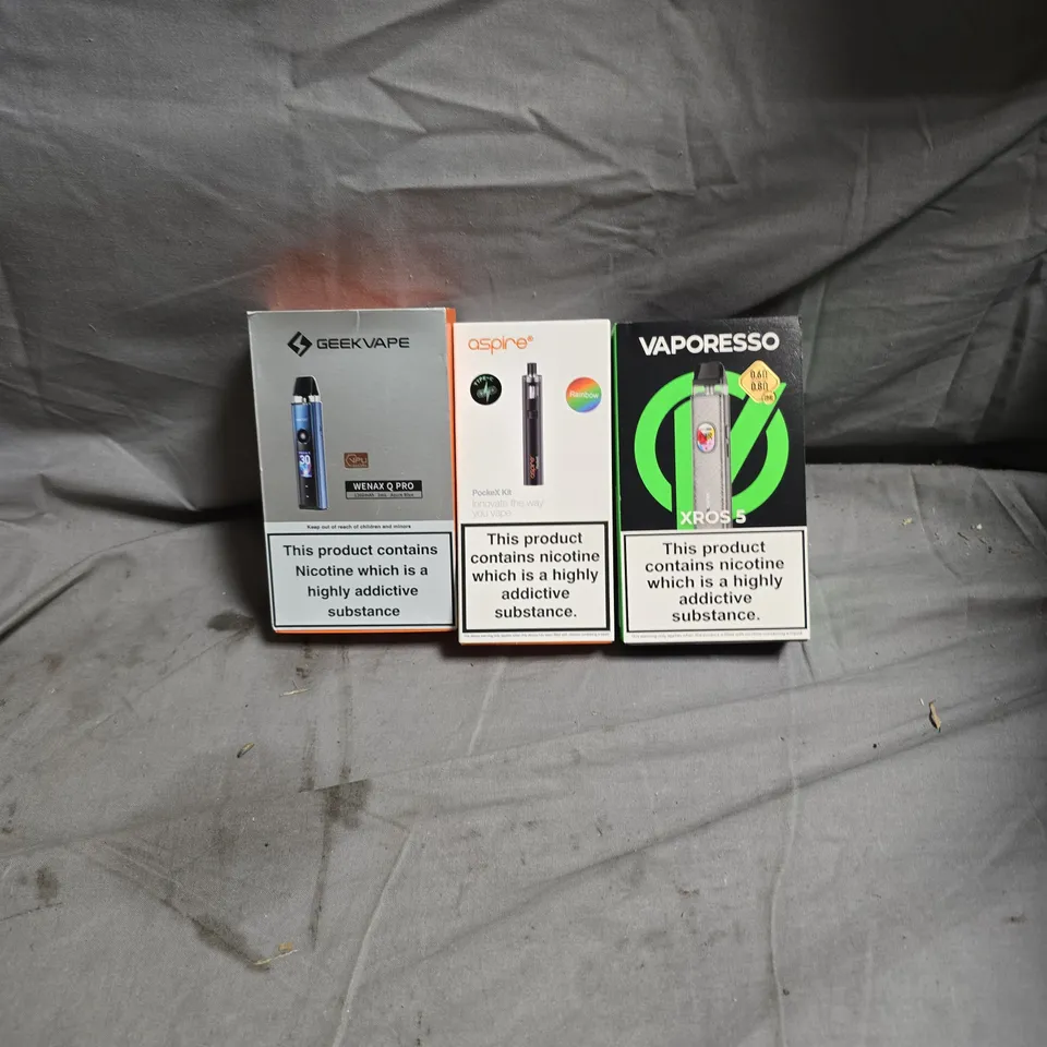 LOT OF APPROXIMATELY 20 ASSORTED VAPING ITEMS TO INCLUDE VAPORESSO/GEEKVAPE/ASPIRE