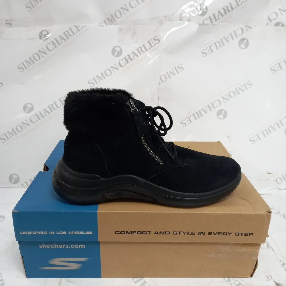 SKECHERS ON-THE-GO MIDTOWN GOODNATURED SUEDE LACE UP CHUGGA BOOT - BLACK - UK 5.5