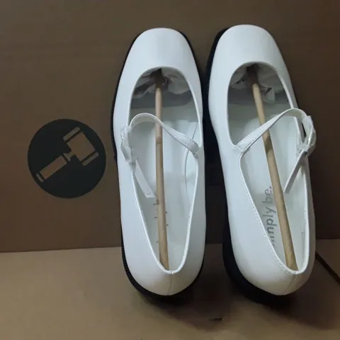 BOXED BRAND NEW SIMPLY BE BROOKE WIDE SHOES SIZE 6 SCRUTINY COLOUR APPROXIMATELY 9 PAIRS