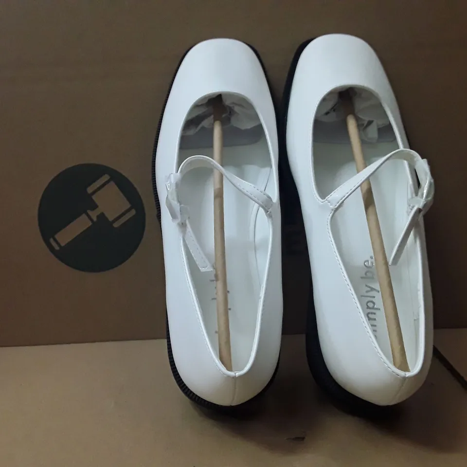 BOXED BRAND NEW SIMPLY BE BROOKE WIDE SHOES SIZE 6 SCRUTINY COLOUR APPROXIMATELY 9 PAIRS