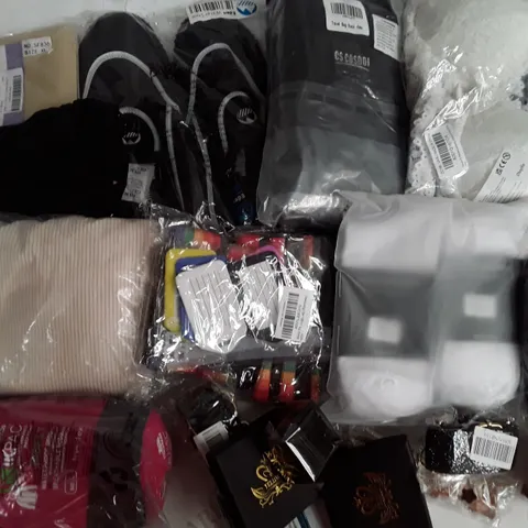 LARGE QUANTITY OF ASSORTED CLOTHING ITEMS TO INCLUDE SOCKS BELTS AND JEWLERY  ECT