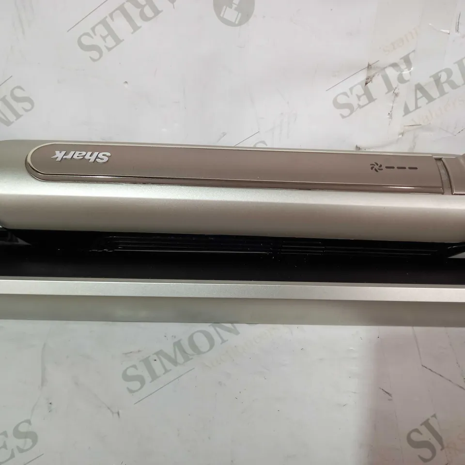 BOXED SHARK 2IN1 VACUUM GOLD