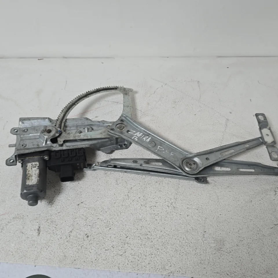 OPEL ZAFIRA B A05 Front Left Door Window Regulator A337013132220LH