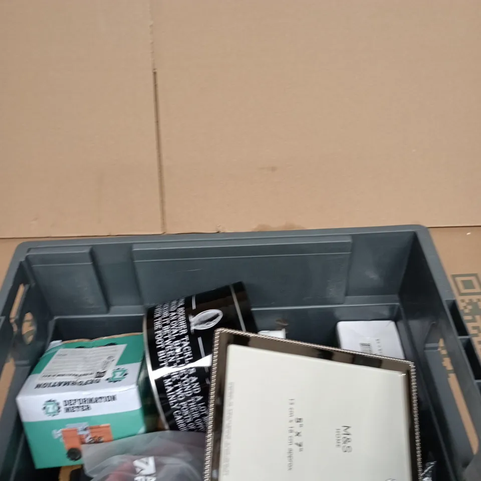 TOTE OF APPROXIMATELY 10 ASSORTED ITEMS INCLUDING M&S HOME PHOTO FRAME, MAD ABOUT RUGBY TIN AND MUG AND DEFORMATION METER