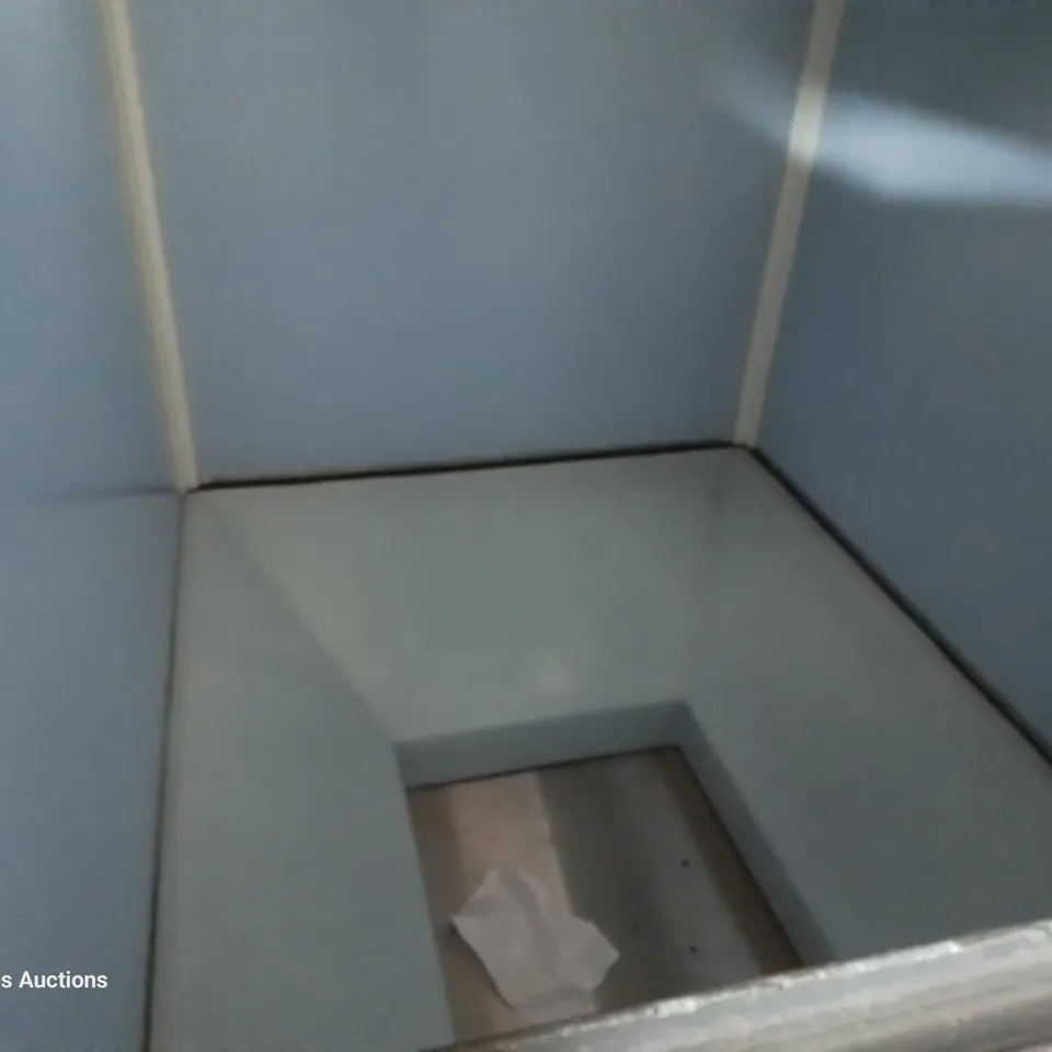 FOLLETT ICE STORE/DISPENCER BASE ONLY Model LQ1BASE