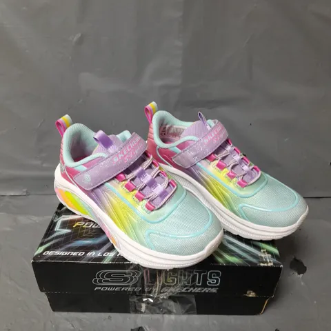 BOXED PAIR OF KIDS SKECHER LIGHT UP SHOES - UK SIZE 12
