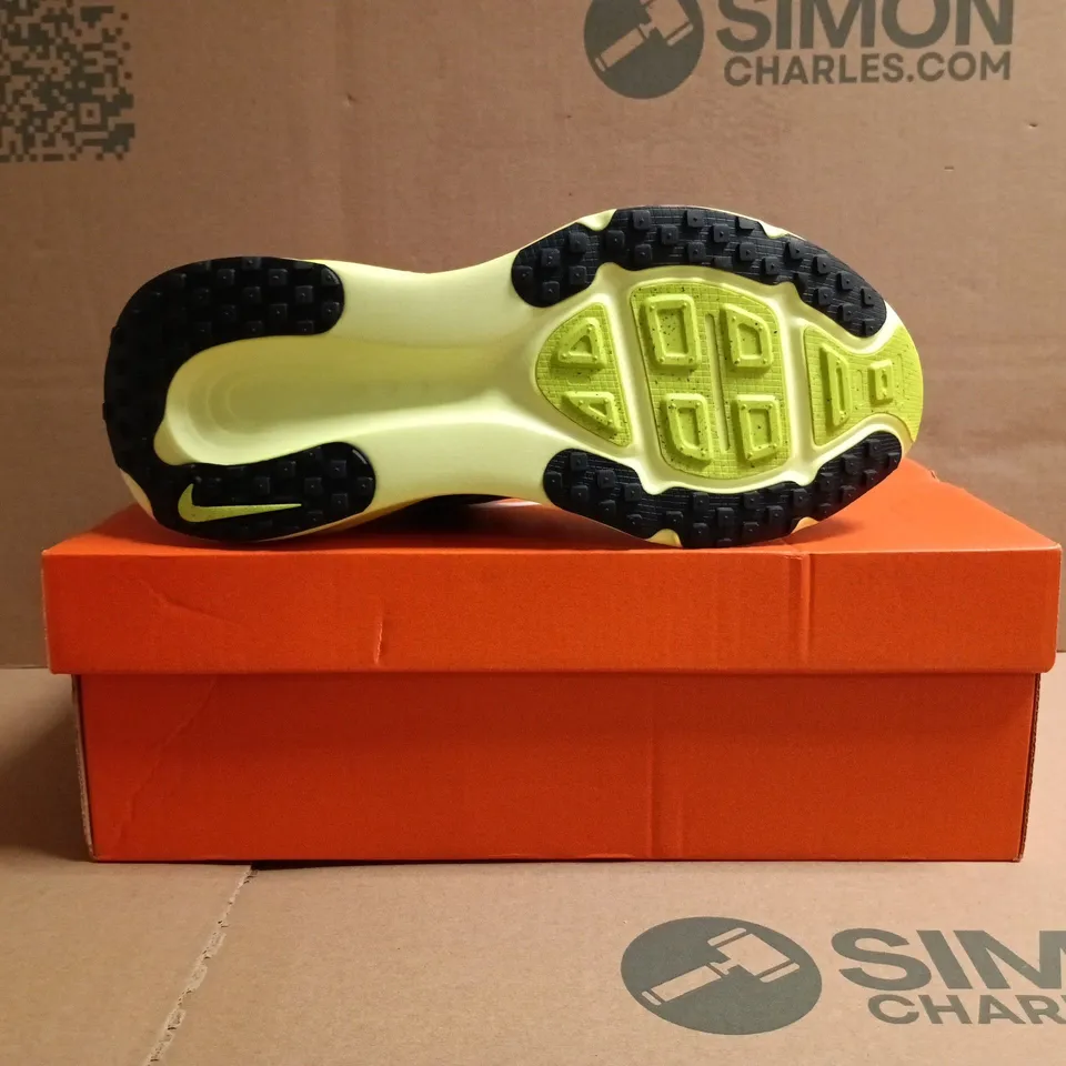 BOXED PAIR OF NIKE VOMERO 18 TRAINERS IN BLACK/LIME SIZE UK 7.5
