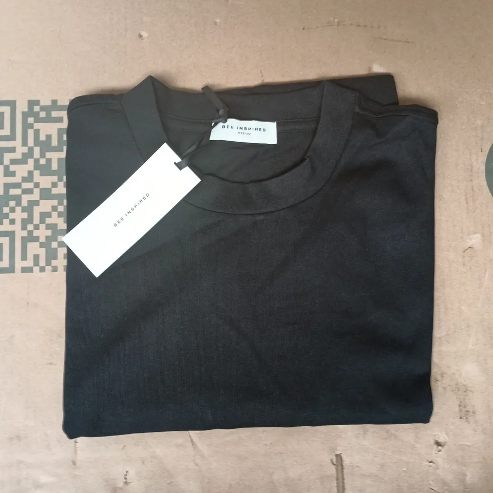 BEE INSPIRED CREW-NECK SHORT SLEEVE T-SHIRT IN BLACK SIZE MEDIUM