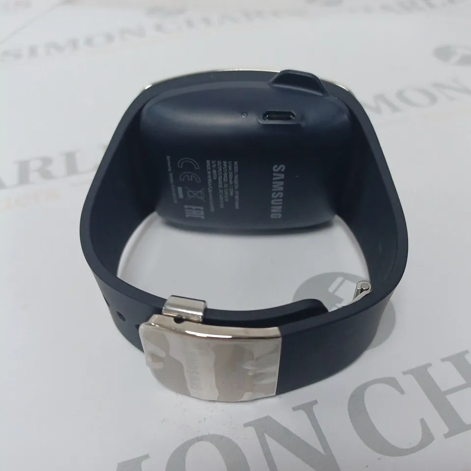 SAMSUNG GEAR S SMART WATCH WITH BATTERY PACK