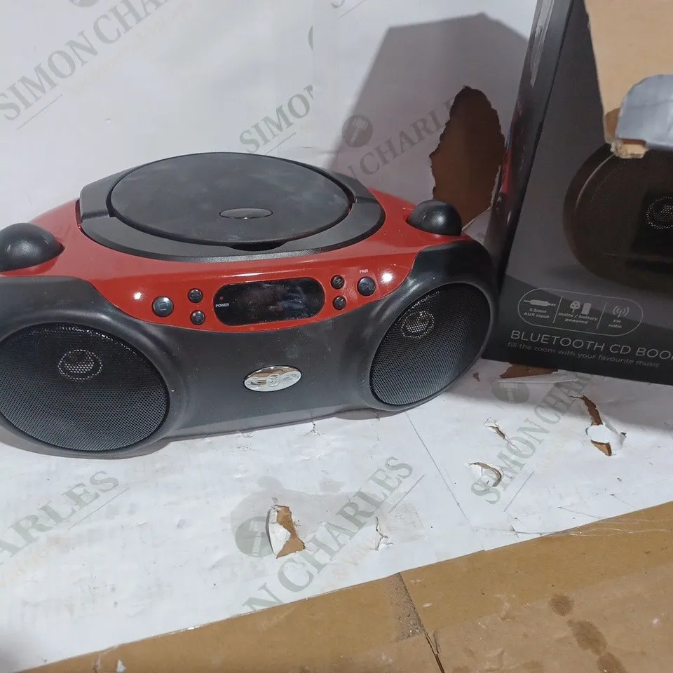 CD BOOMBOX WITH FM RADIO IN BLACK