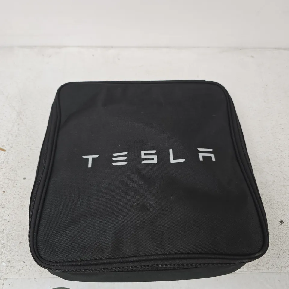 TESLA MOBILE CONNECTOR EV CHARGING CABLE WITH BLACK CARRY CASE