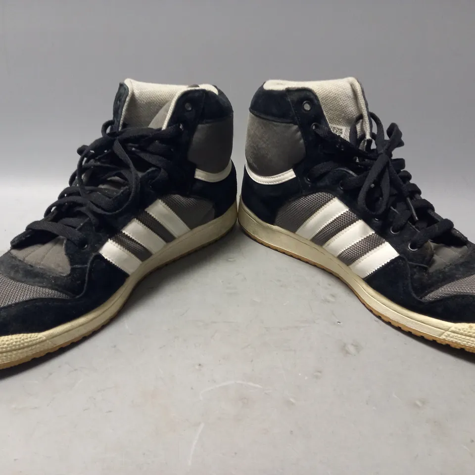 PAIR OF ADIDAS SHOES IN BLACK/GREY/WHITE UK SIZE 12