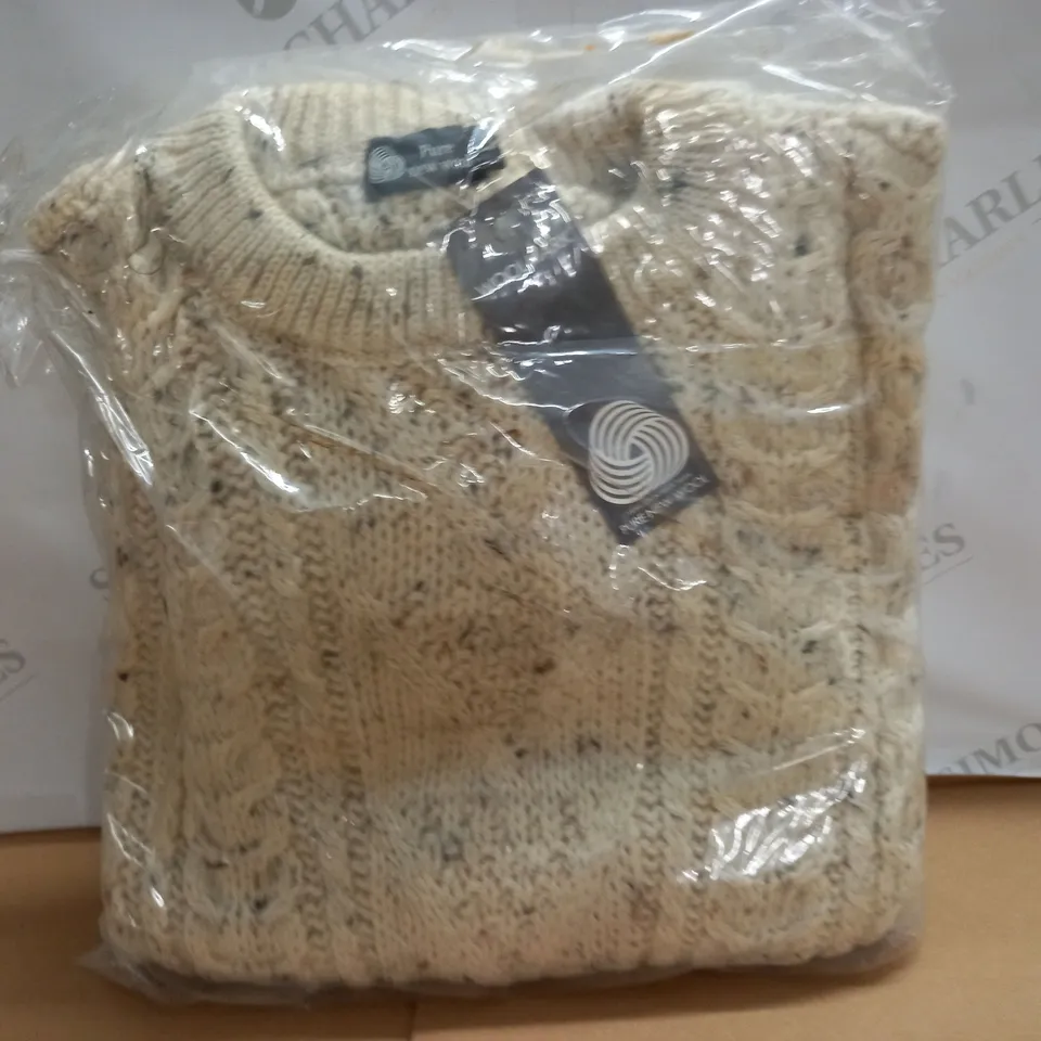 LOT OF APPROXIMATELY 10 AS NEW PURE NEW WOOL KNITTED CREW JUMPERS IN ECRU - ALL L