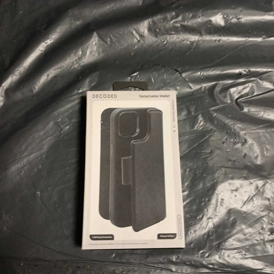 BOX OF APPROXIMATELY 25 ASSORTED ITEMS TO INCLUDE TOM CLANCYS GHOST RECON, IPHONE 14 CASE AND LOVE ISLAND PAJAMAS