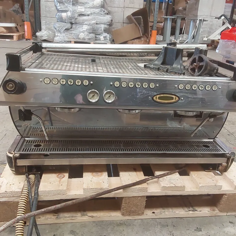 LA MARZOCCO COMMERCIAL 3 GROUP COFFEE MACHINE