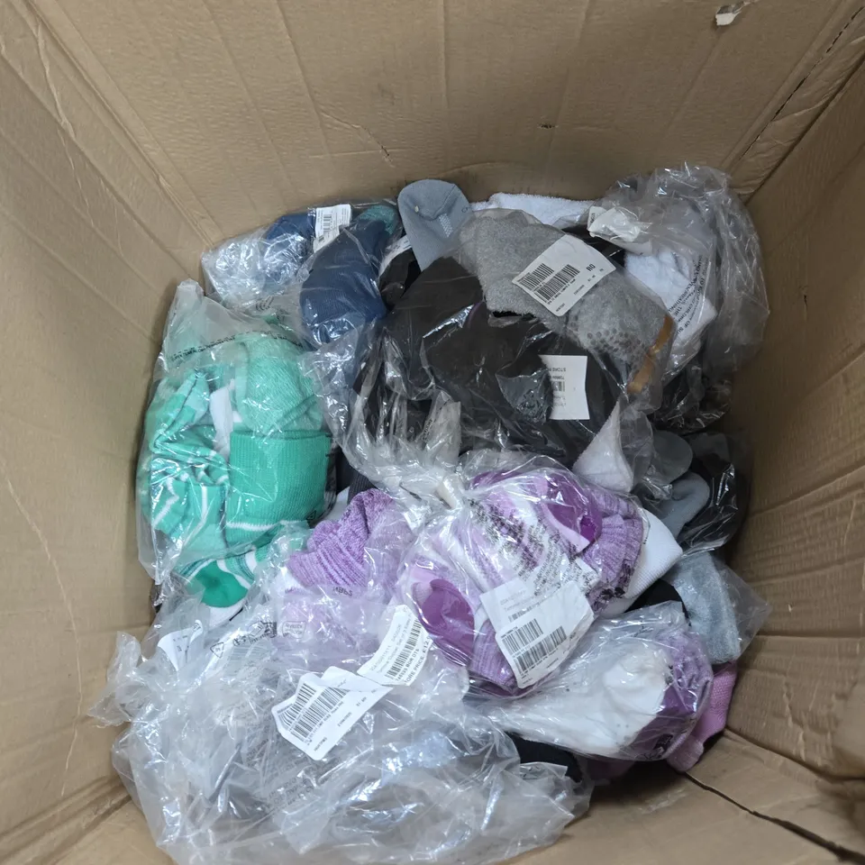 BOX OF APPROXIMATELY 20 PAIRS OF ASSORTED SOCKS IN VARIOUS COLOURS, SIZES AND STYLES