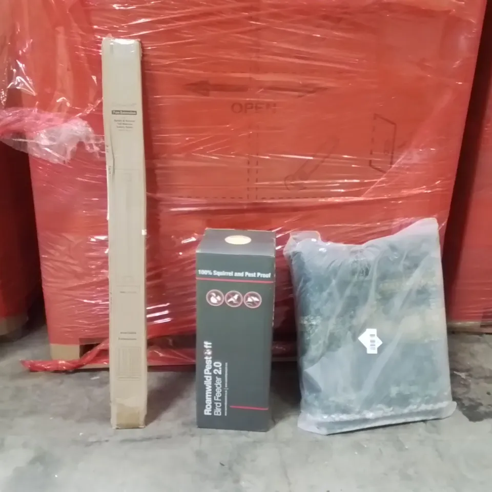 PALLET OF ASSORTED HOUSEHOLD GOODS AND PRODUCTS TO INCLUDE;RUG,BIRD FEEDER,SAFETY GATE 