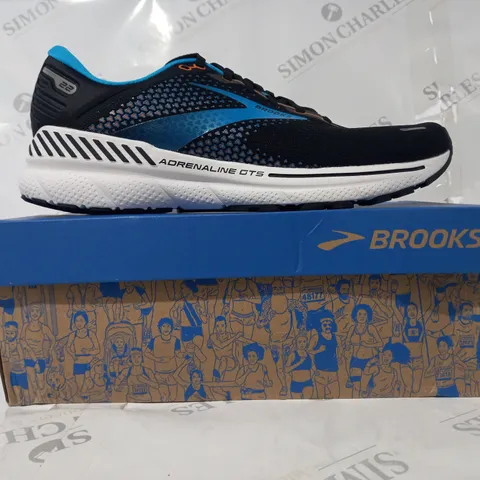 BOXED PAIR OF BROOKS ADRENALINE GTS 22 SHOES IN BLACK/BLUE UK SIZE 10.5