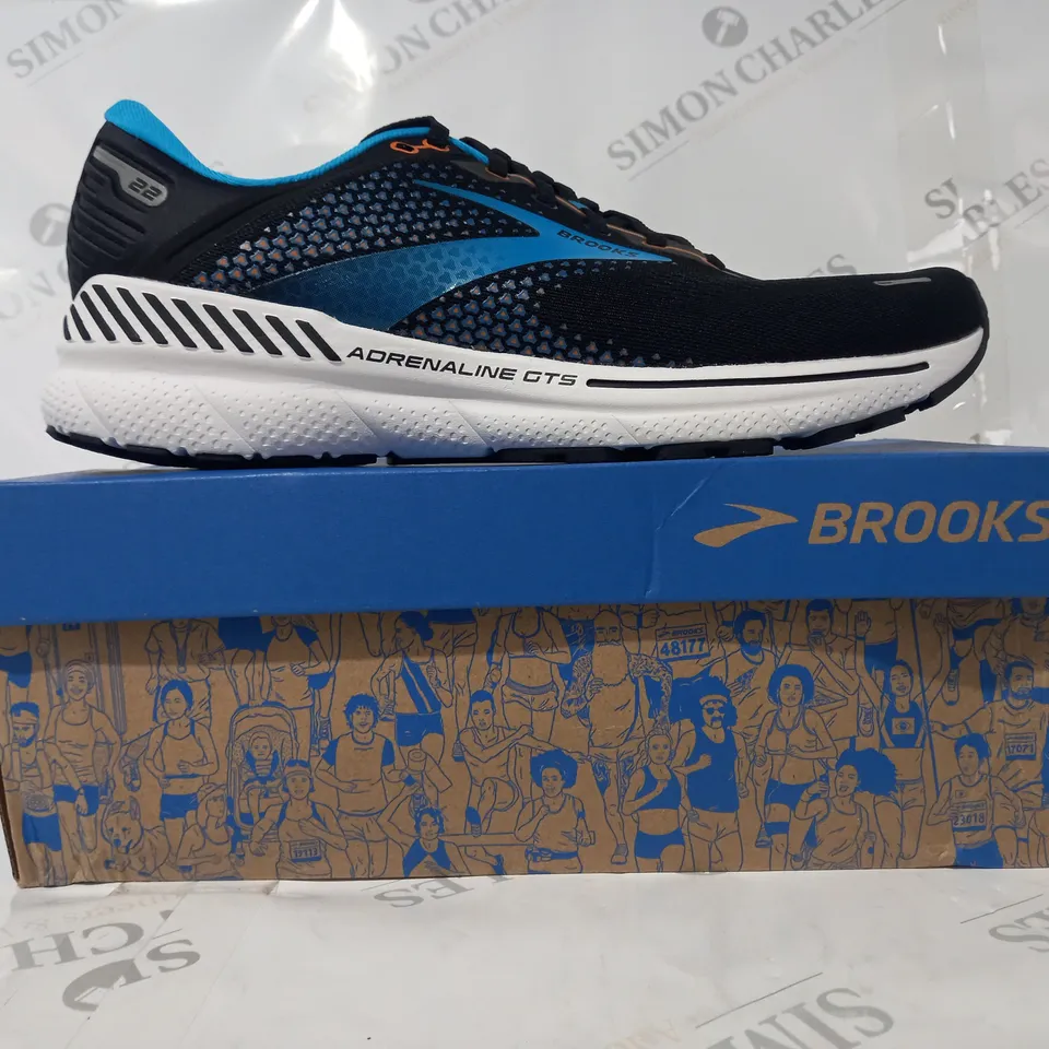 BOXED PAIR OF BROOKS ADRENALINE GTS 22 SHOES IN BLACK/BLUE UK SIZE 10.5