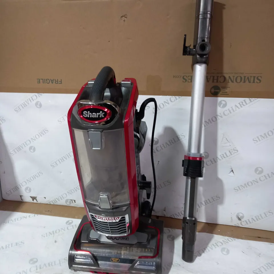 SHARK CORDED UPRIGHT WITH ANTI HAIR WRAP - NZ801UKCO