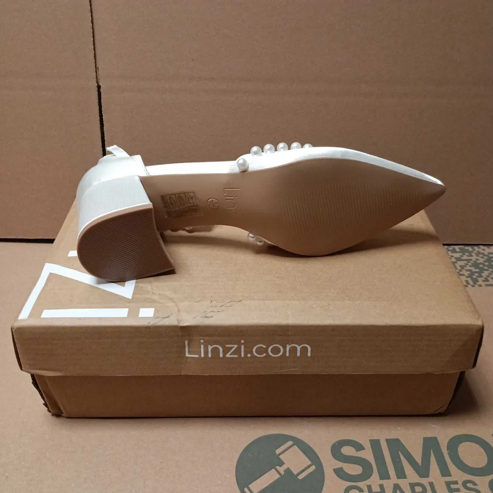 BOXED PAIR LINZI BRIDAL POINTED TOE SWAN IVORY SHOES - 6