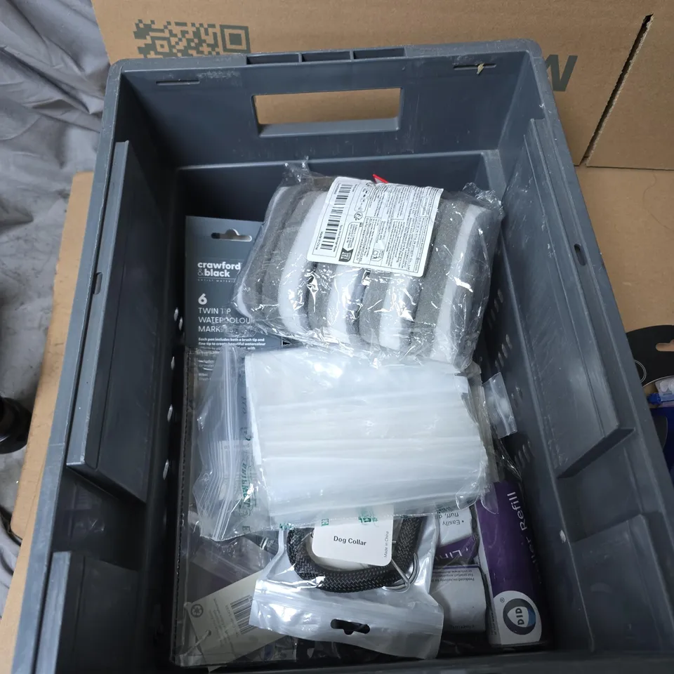 TOTE OF APPROXIMATELY 10 ASSORTED ITEMS TO INCLUDE: VAPUR ANTI BOTTLE 