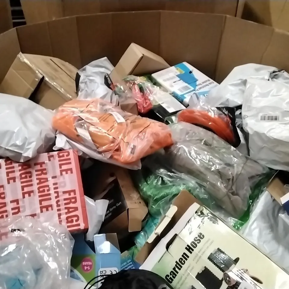 PALLET CONTAINING LARGE QUANTITIES OF HOSES