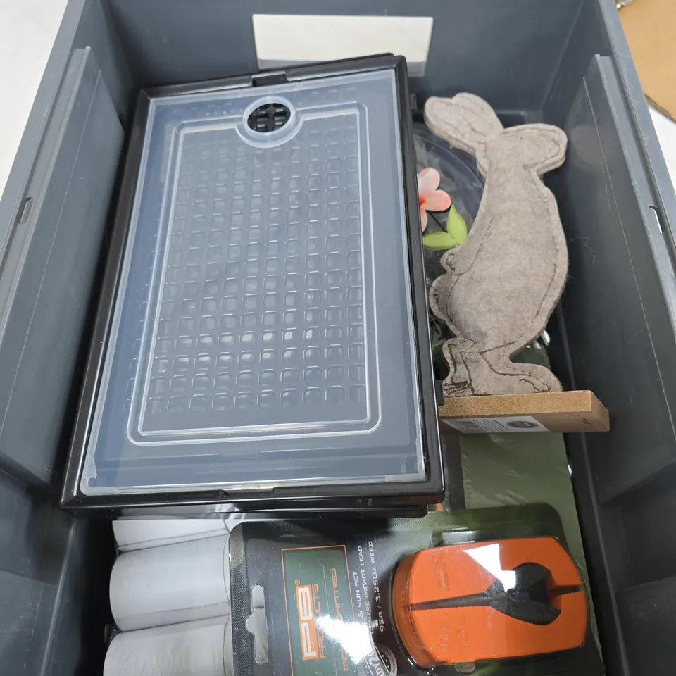 APPROXIMATELY 15 ASSORTED HOUSEHOLD PRODUCTS TO INCLUDE SPACEGOODS FROTHER, ZARA HOME CUTLERY SET AND A CELESTIAL NOTEBOOK