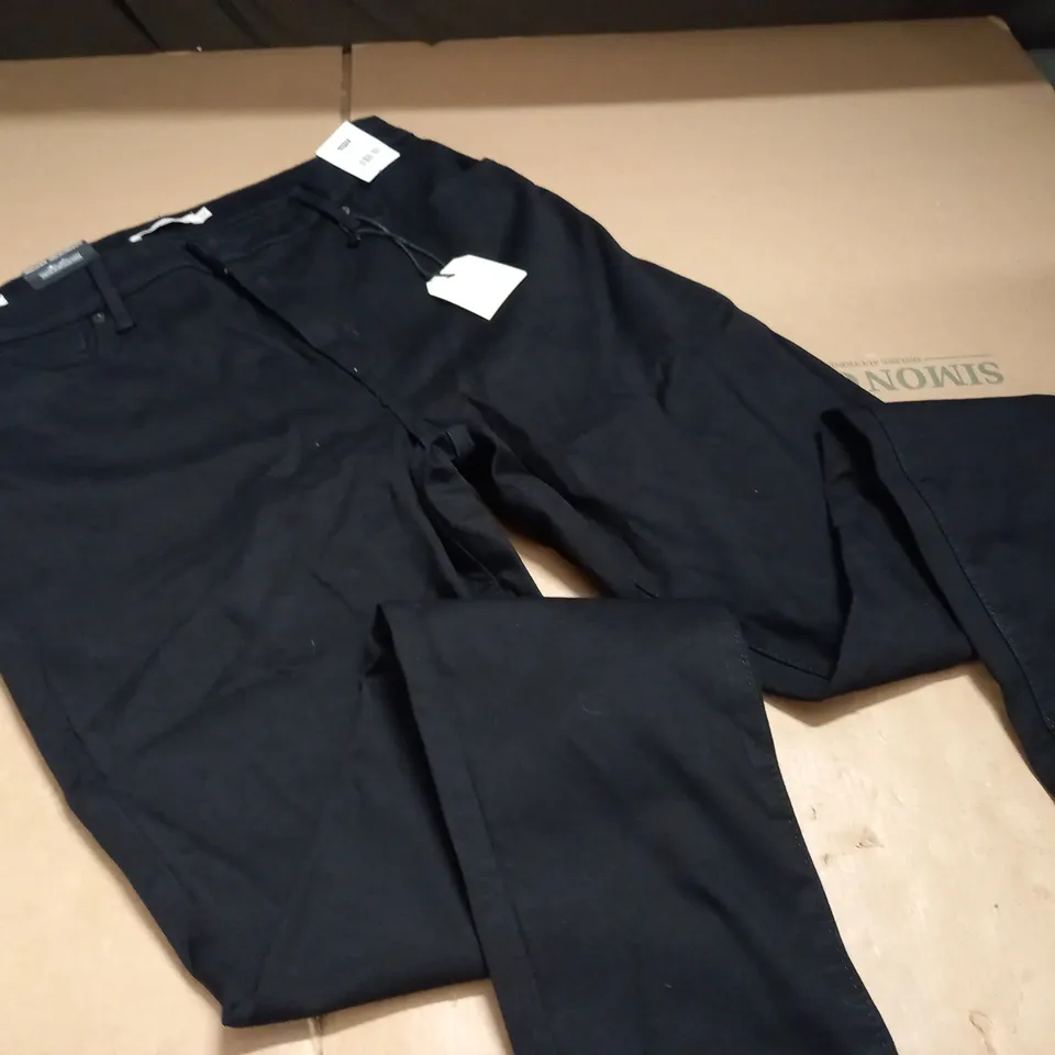 LEVIS 721 HIGH RISE SKINNY JEANS IN BLACK - 34X30